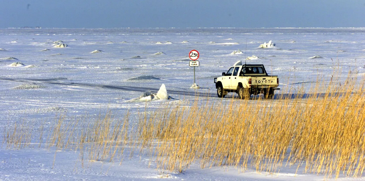 Ледовая дорога. Архивное фото.