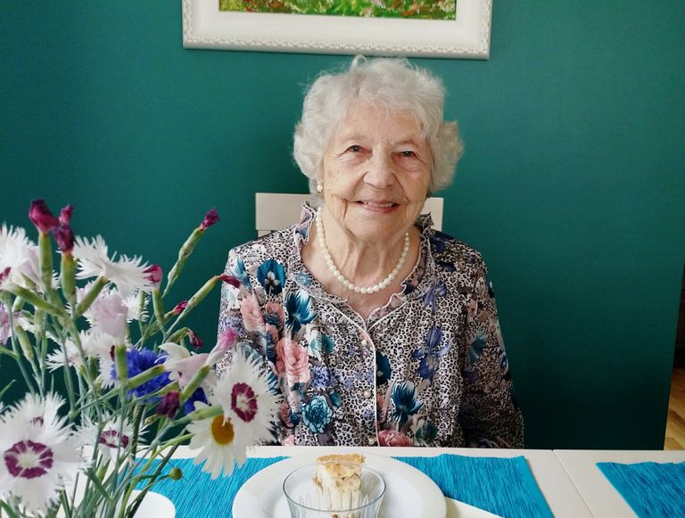 Валли-Эмили в своем доме пять лет назад, когда ей исполнилось 102 года.  