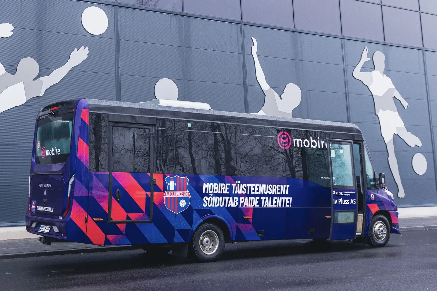 Fännibuss.