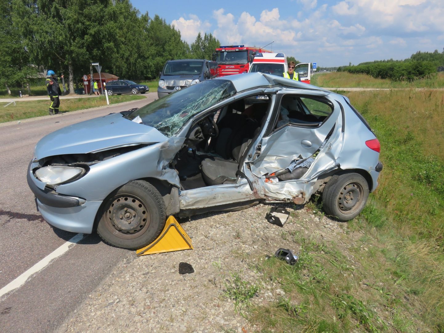 81-aastane mees sõitis Peugeot'iga autole ette ja hukkus.