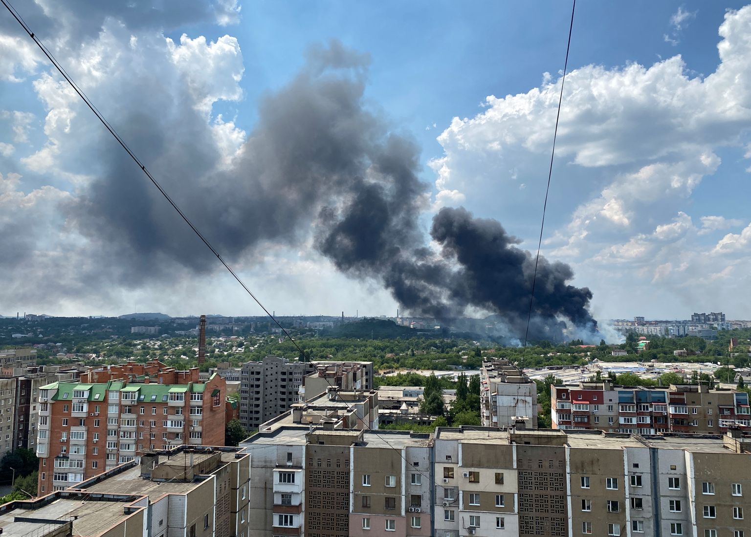 Eilne suitsusammas Donetskis.