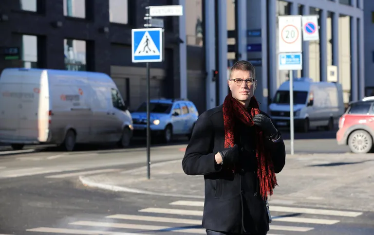 «Kui ma Valka tulin, siis sain aru, et keskmine valgalane on Eesti riigis pettunud. Oodatakse Tallinnast mingit lahendust. Selline Suure ja Väikese Peetri suhe,» räägib vallaarhitekt.