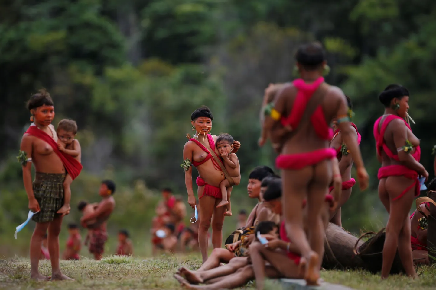 Toidu otsimisel on yanomami kultuuris oluline osa, kuid see ei seisne vaid ellujäämises. Nad teevad seda sotsiaalsel moel ja see on alati tore. Pilt on illustreeriv.