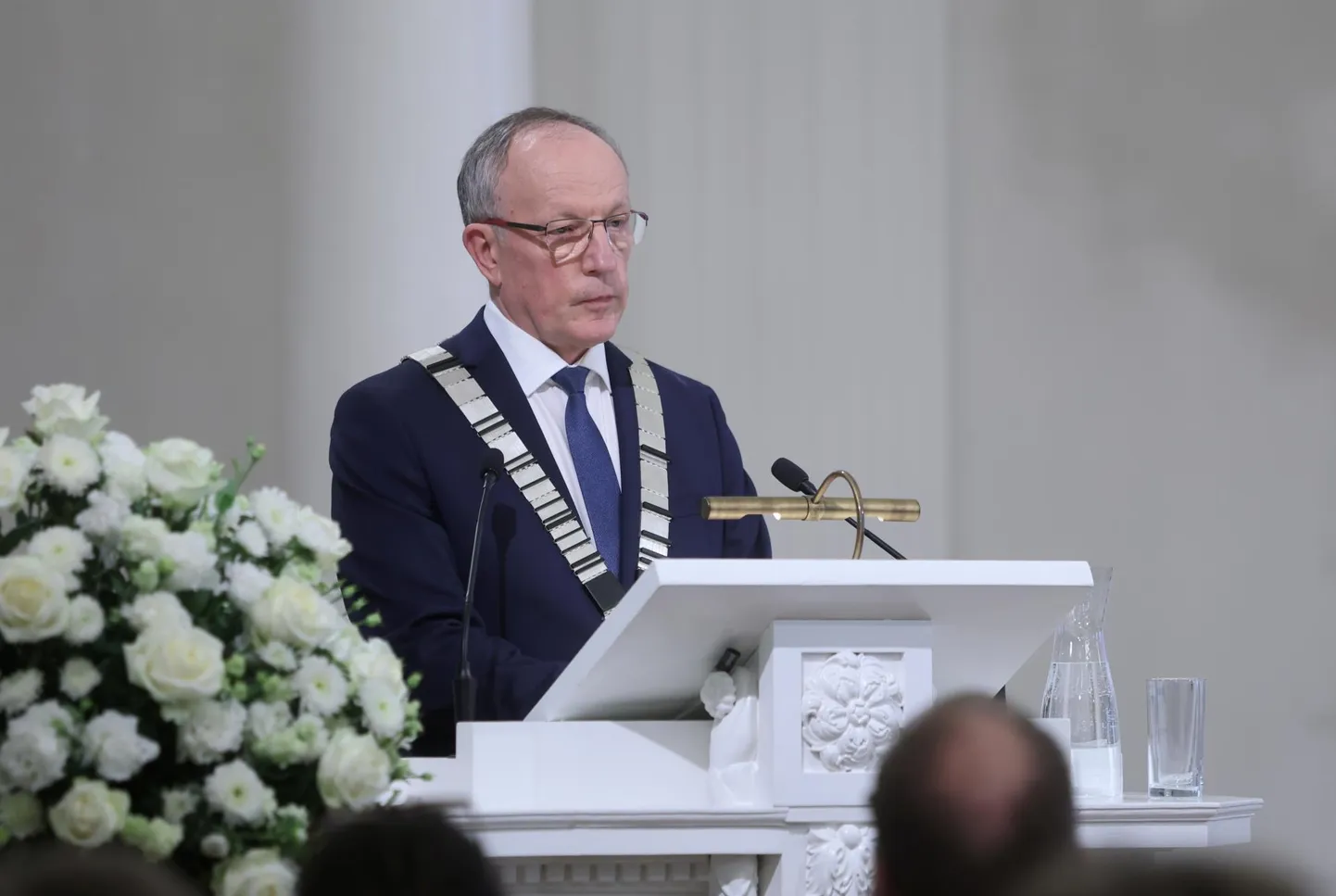 Tartu ülikooli rektor Toomas Asser ei pidanud pärast vääritu teo ilmsikstulekut kultuuriakadeemia juhi töölepingu lõpetamist proportsionaalselt õigeks karistuseks ja seetõttu lahkus ahistamise ohver.