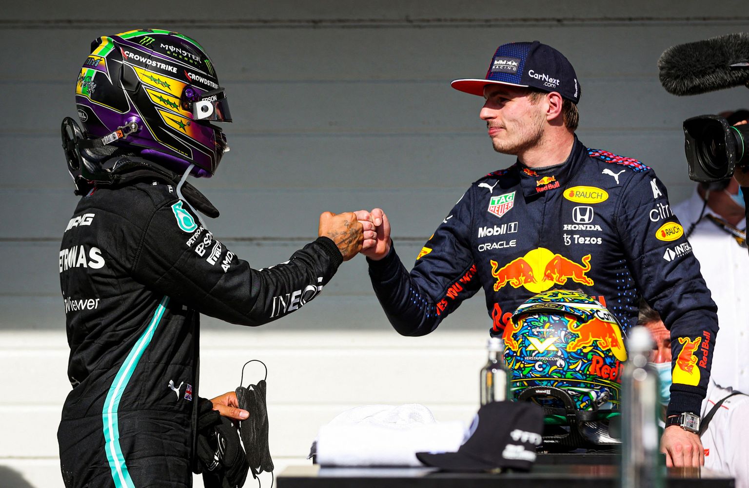 Lewis Hamilton ja Max Verstappen.