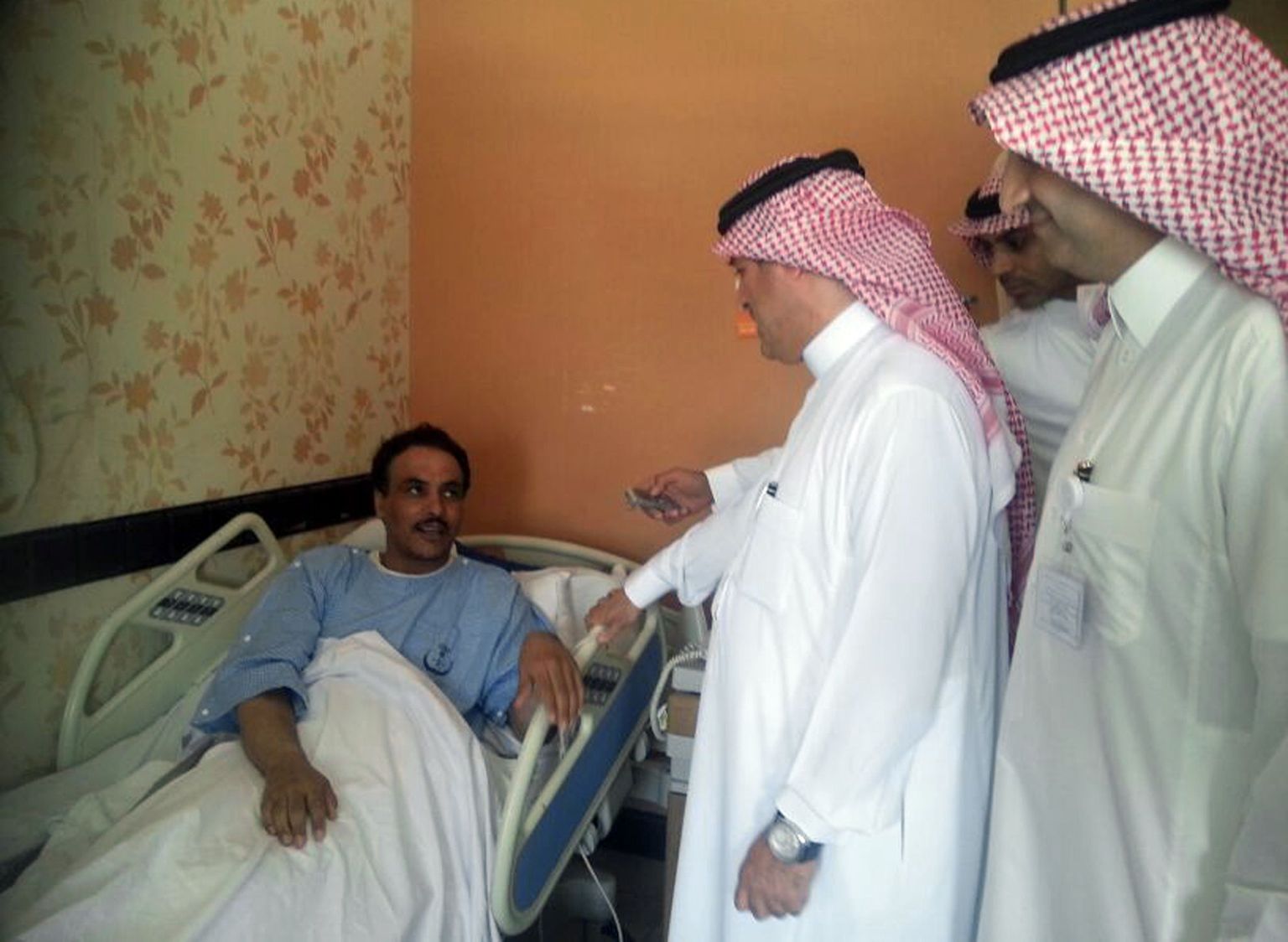 Saudi Araabia tervishoiuminister Abdullah külastas uude viirusesse nakatunud patsiente al-Ahsaa piirkonnas.