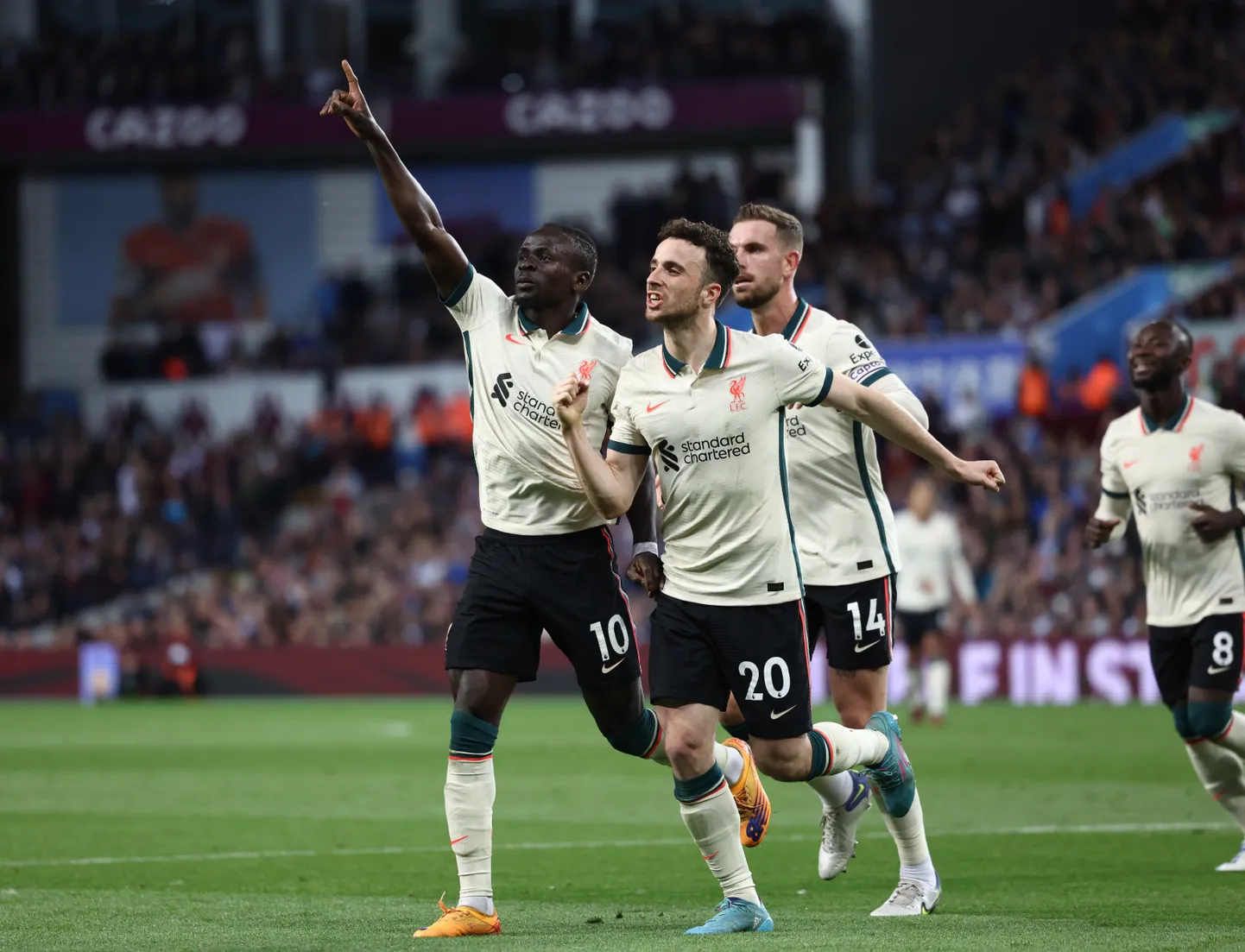 Sadio Mane tähistamas Liverpooli võiduväravat.