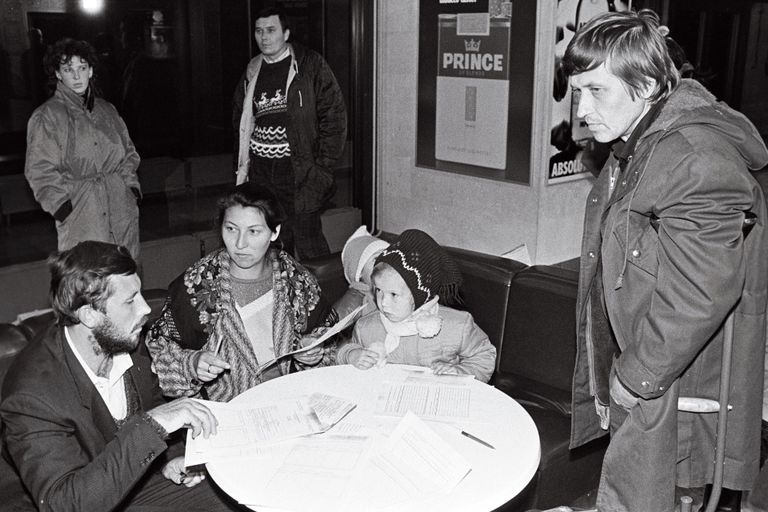 Abhaasiast saabunud põgenikud 1992. aasta 25. oktoobril Tallinna lennujaamas.