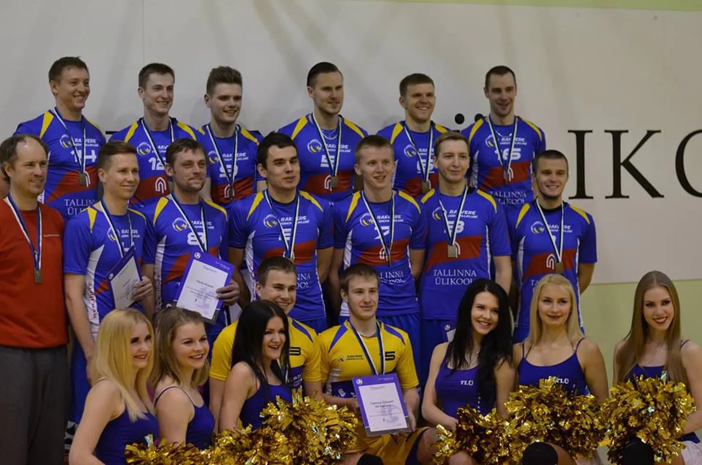 Medalitega pärjatud Tallinna Ülikool/VK Rakvere võistkond.