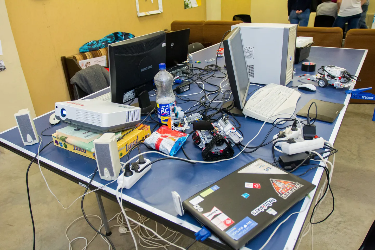 IT-öö. Foto on illustreeriv