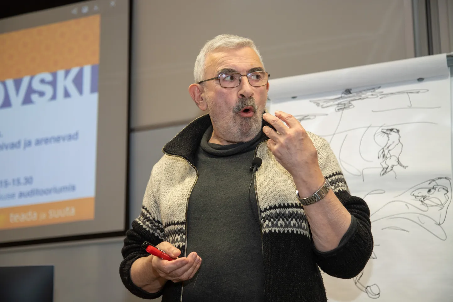 Aleksei Turovski 2020. aastal Viljandi Kutseõppekeskuse auditooriumis loengut pidamas.
