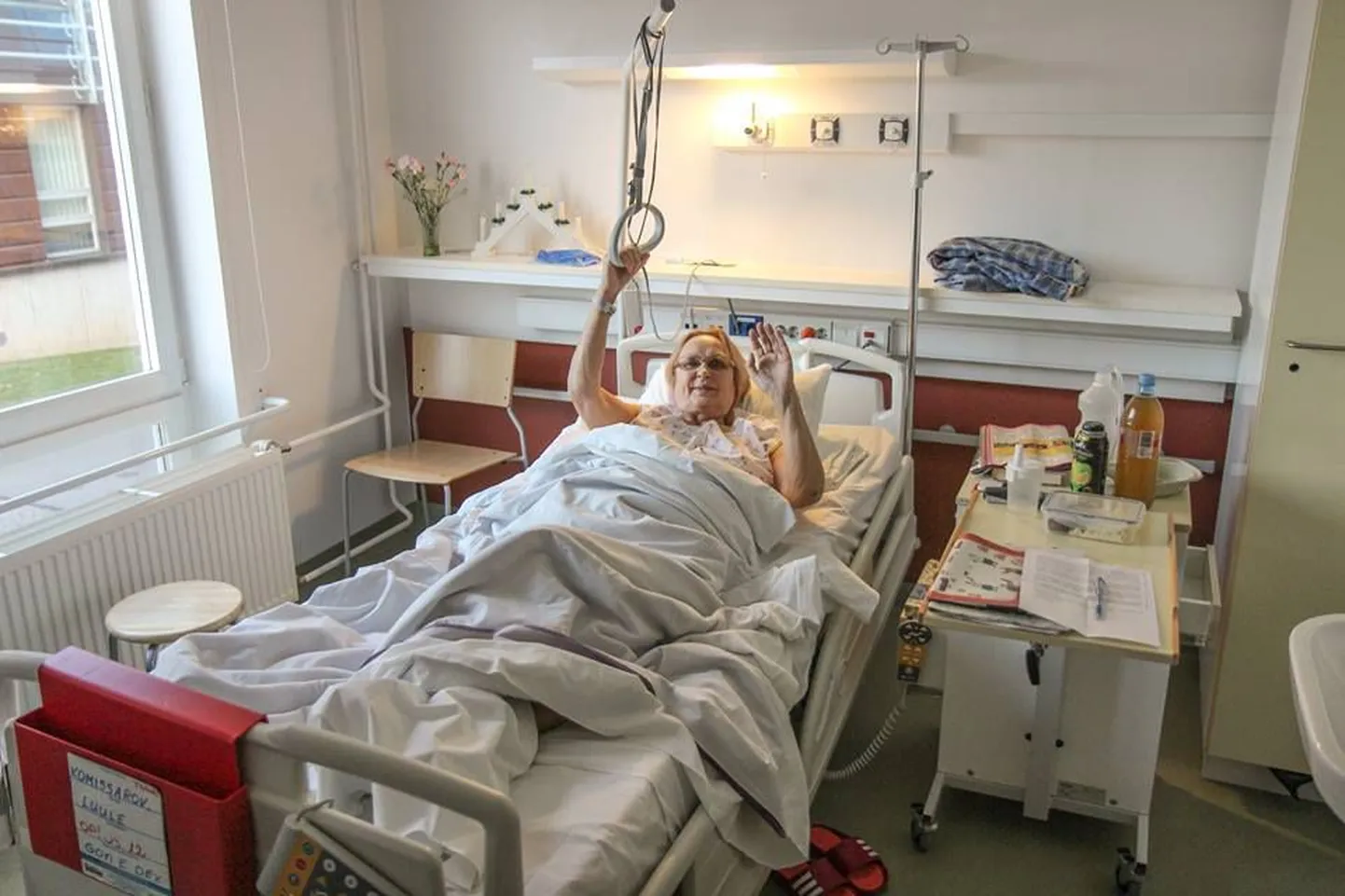 Luule Komissarov taastumas Tartu ülikooli kliinikumis põlveoperatsioonist. Tänaseks on ta tagasi Viljandis ja kibeleb tegema kõike, mida vahepeal teha ei saanud.