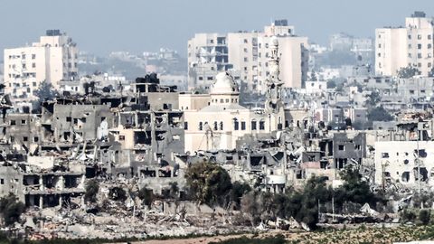 Iisrael intensiivistab maavägede sissetungi eel õhulööke Gazale