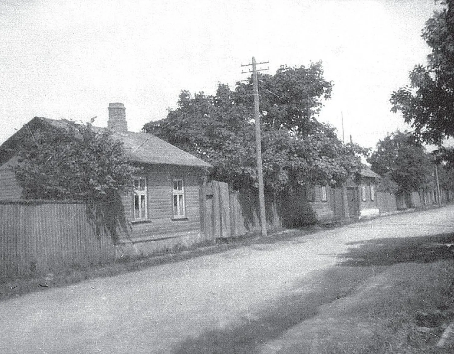 Suur-Raevalla tänava majad 1930. aastatel.