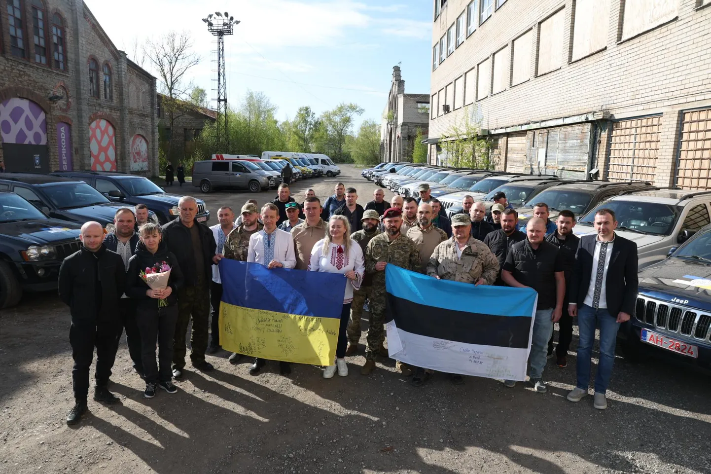 Колонна отправилась в Украину в четверг вечером.