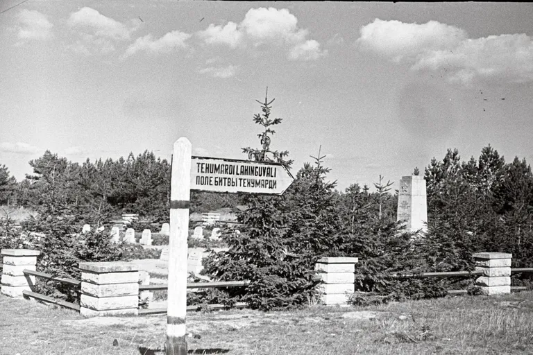 Tehumardi lahingupaik enne 1967. aastat, kui valmis praegu seal seisev hiigelsuur sammas.