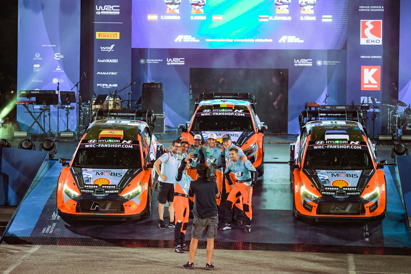 Hyundai tiim Kreeka MM-ralli stardipoodiumil.
