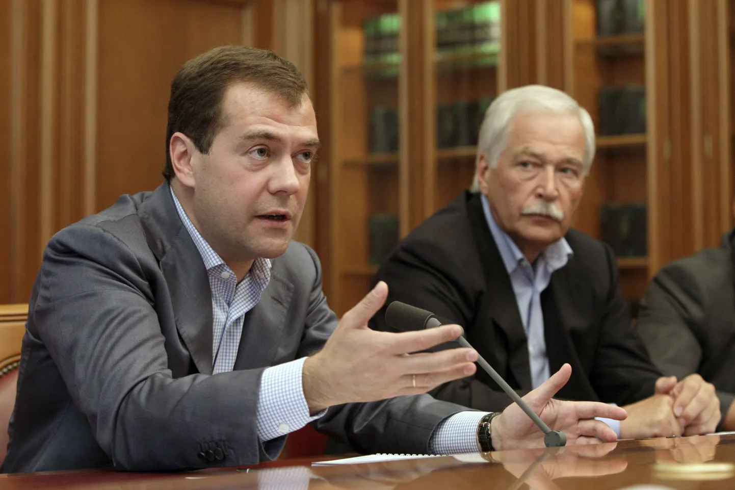 President Dmitri Medvedev (vasakul) ja Boriss Grõzlov.