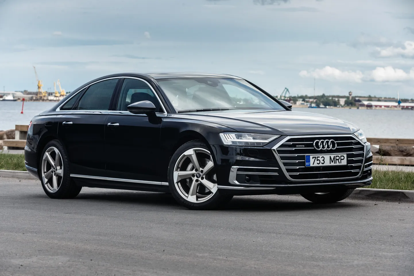 Audi A8. Foto on illustratiivne.