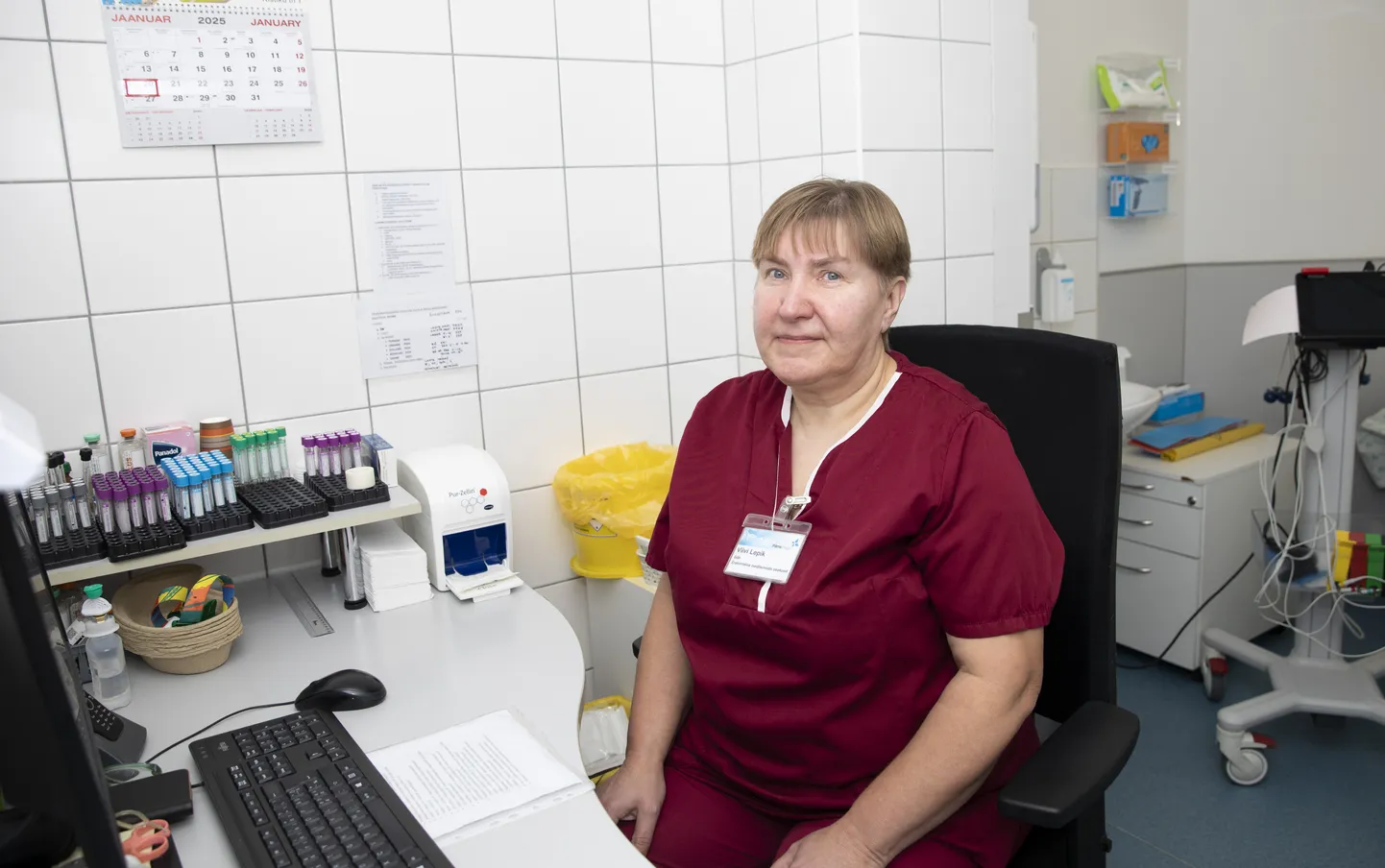 Pärnu EMO, Viivi Lepik. Viivi Lepik tunneb, et teeb õiget asja, kui ta näeb, et patsiendil hakkab juba temaga rääkides parem. Kell neli öösel nohuga EMOsse pöörduvad patsiendid teda siiski ei motiveeri.