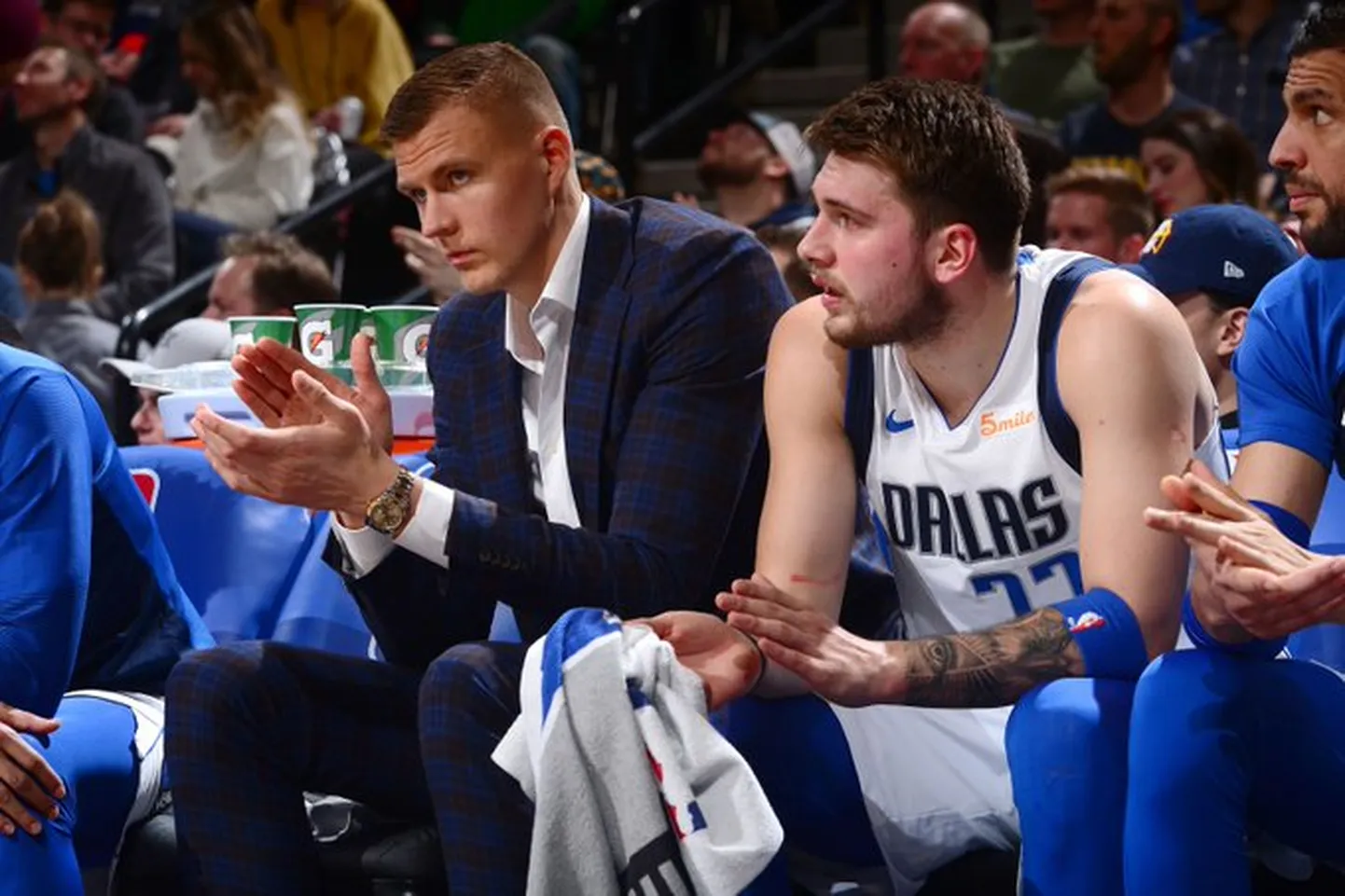Kristaps Porziņģis un Luka Dončičs.