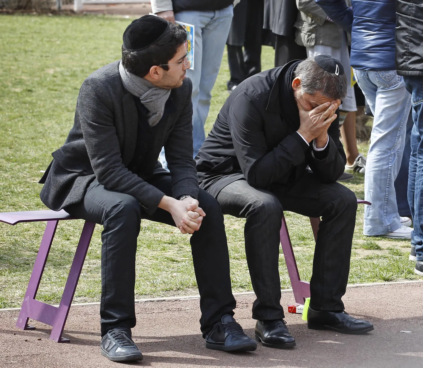 Toulouse'is täna toimunud mälestusteenistus pühendati eile tapetud juudi kooli kolmele õpilasele ja õpetajale.