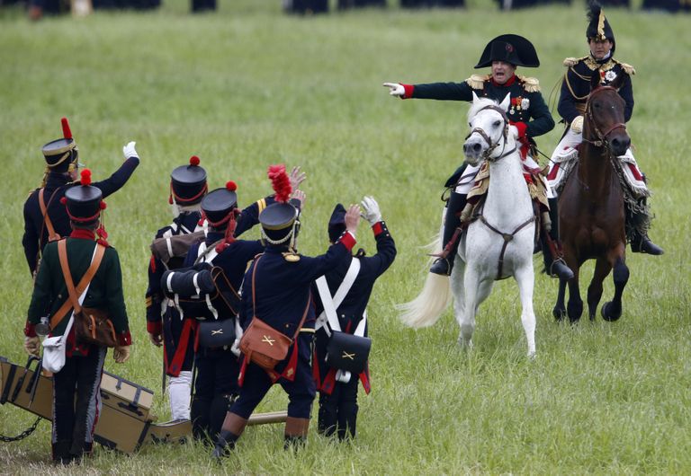 Waterloo lahingu taasesitamine 20. juunil 2015, mil tähistati selle lahingu 200. aastapäeva. Valgel hobusel on Napoleoni kehastaja