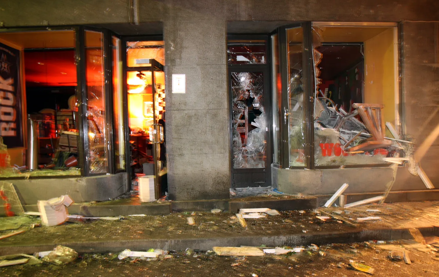 Последствия массовых беспорядков в Таллинне.