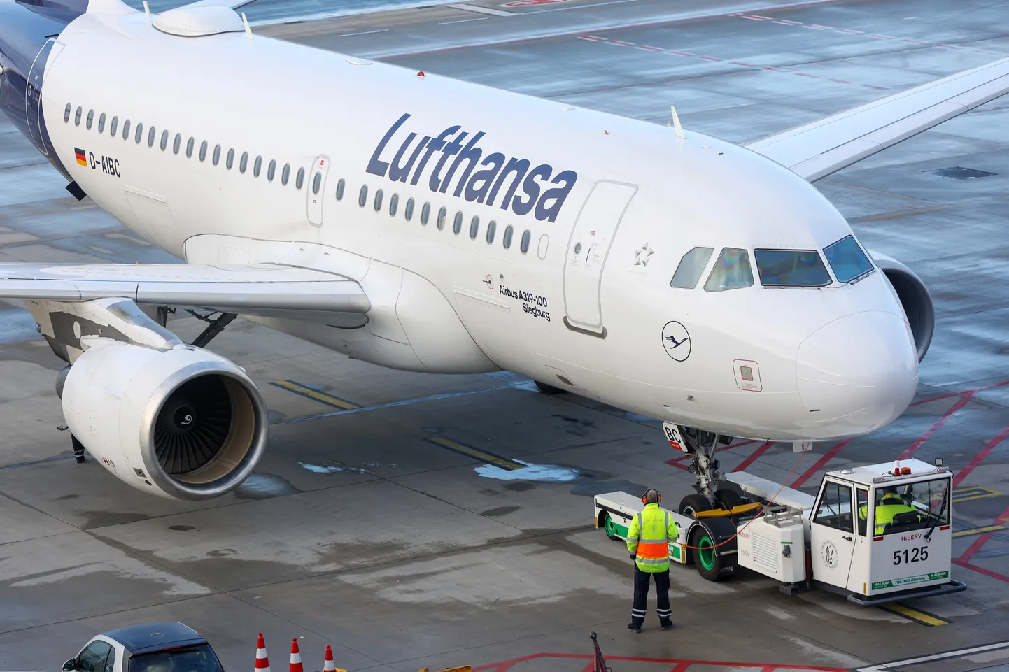 Самолет Lufthansa