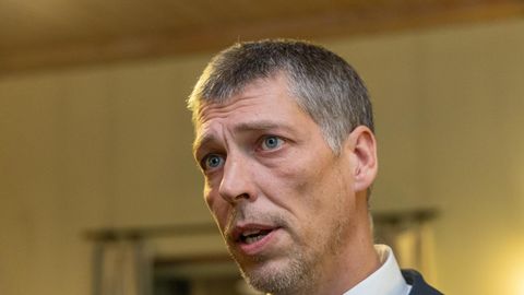 Põhja-Sakala volikogu ainus EKRE esindaja vahetas nime ja astus saadikurühma