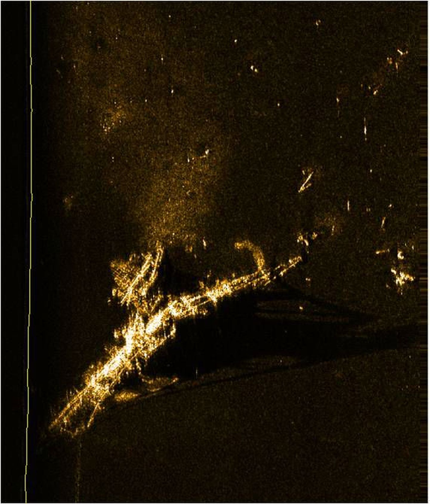 Miinijahtija Ugandi sonari pilt, millel nähtav kujutis enam kuigi palju allveelaeva ei meenuta.