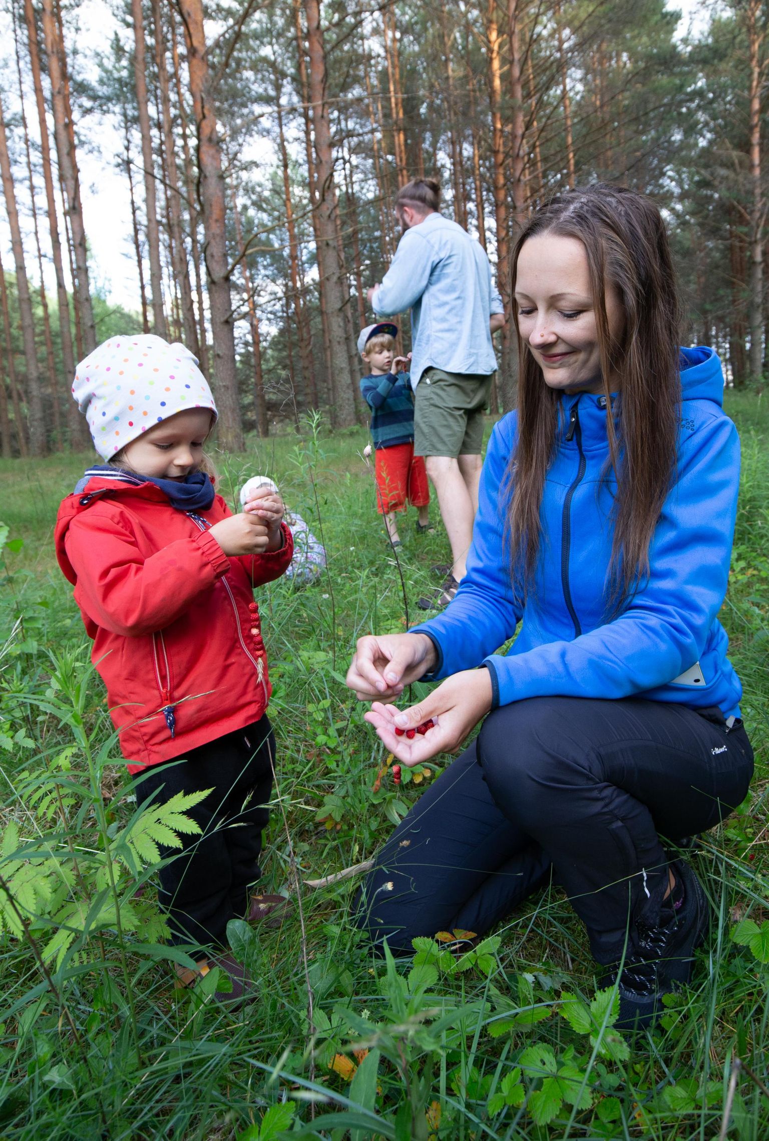 Ihastes elav Lenne Rähn-Kuusik käib oma poja Gustaviga (vasakul) sageli metsas vaba aega veetmas või marju-seeni korjamas.