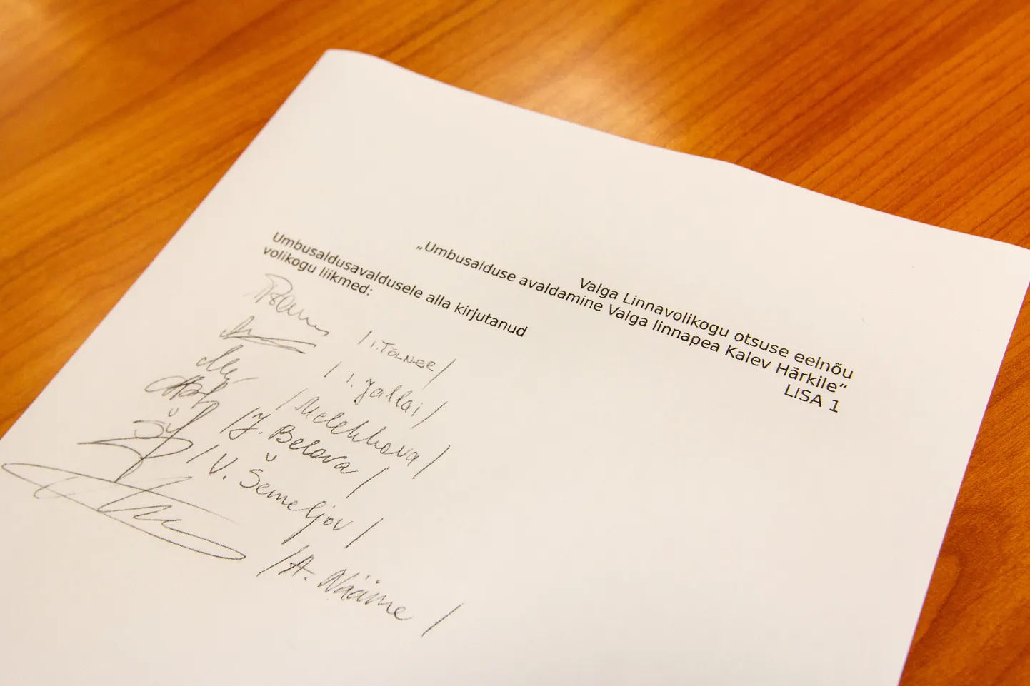 Järgmisel reedel peetaval Valga linnavolikogu istungil selgub, kui palju mõttekaaslasi umbusaldusavalduse sisse andnud kuus volikogu liiget leiavad.