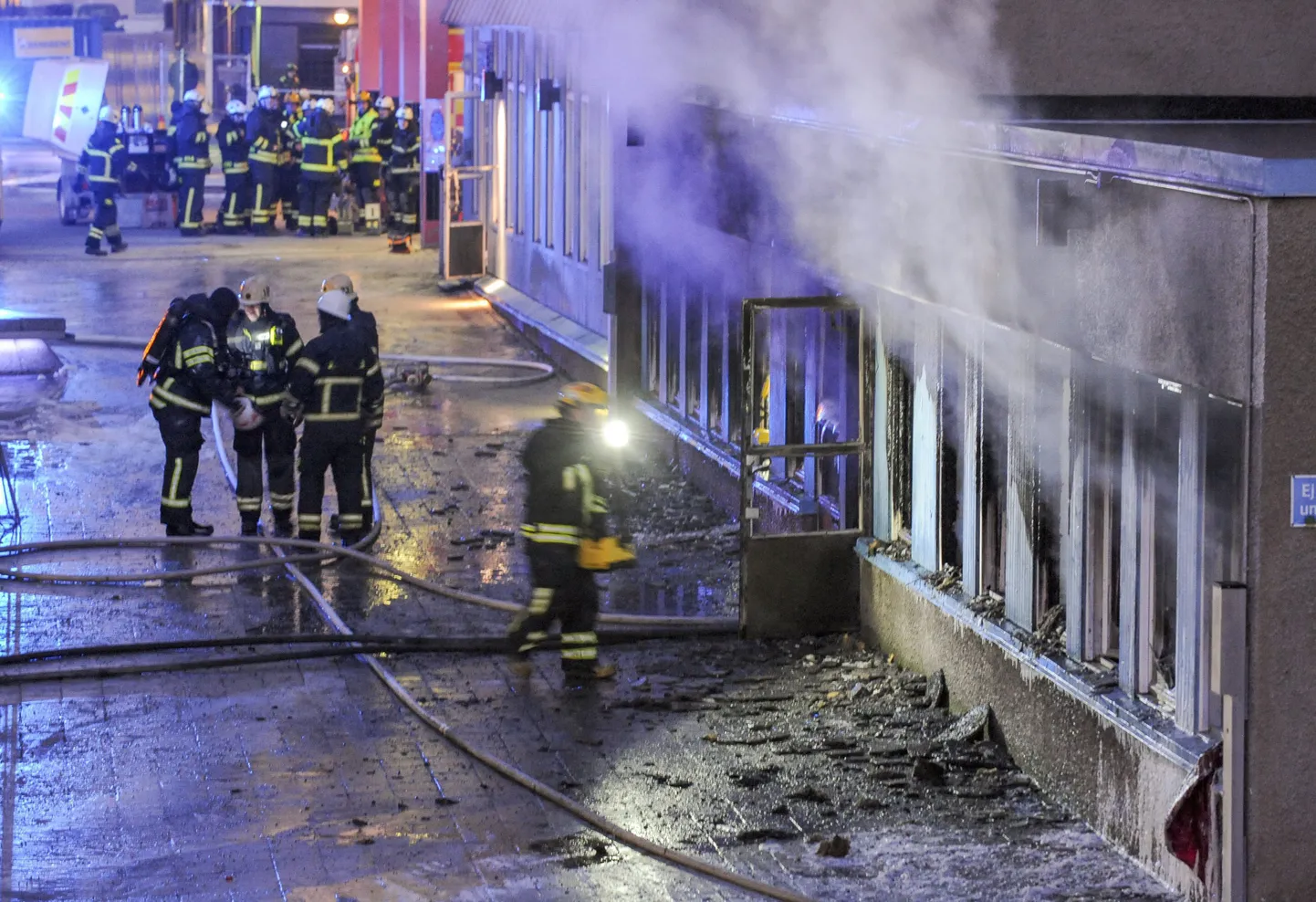 Rootsis sai mošeesüütamises viga viis inimest.