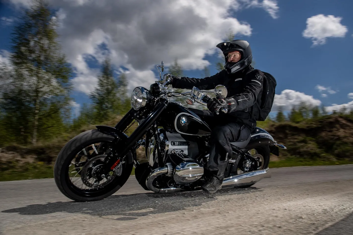 14.05.2021 Uuesalu, Rae Vald BMW R18 mootorratas. Eesti Kunstiakadeemia lektor Andrus Laansalu.