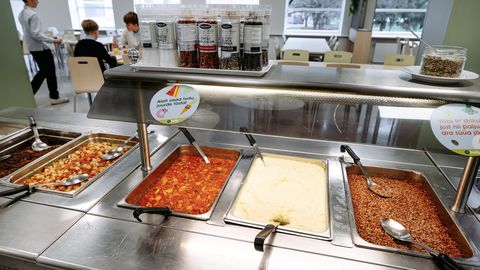 Üks euro lapse kohta: koolitoitlustaja ootab kriitikuid sööklasse reaalsusega tutvuma