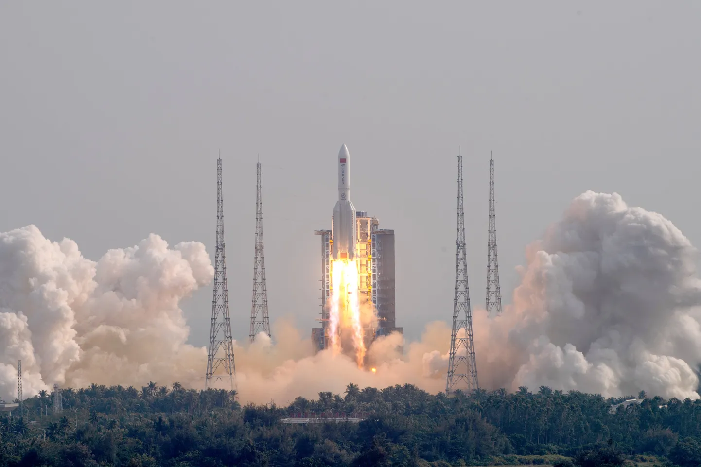 31. oktoobril startinud Long March-5B Y4 viis kosmoselabori Mengtian juba kohale, kuid kukub nüüd lähipäevil kontrollimatult alla. Võimaliku allasadamiskoha teekonnal elab 88% inimestest.