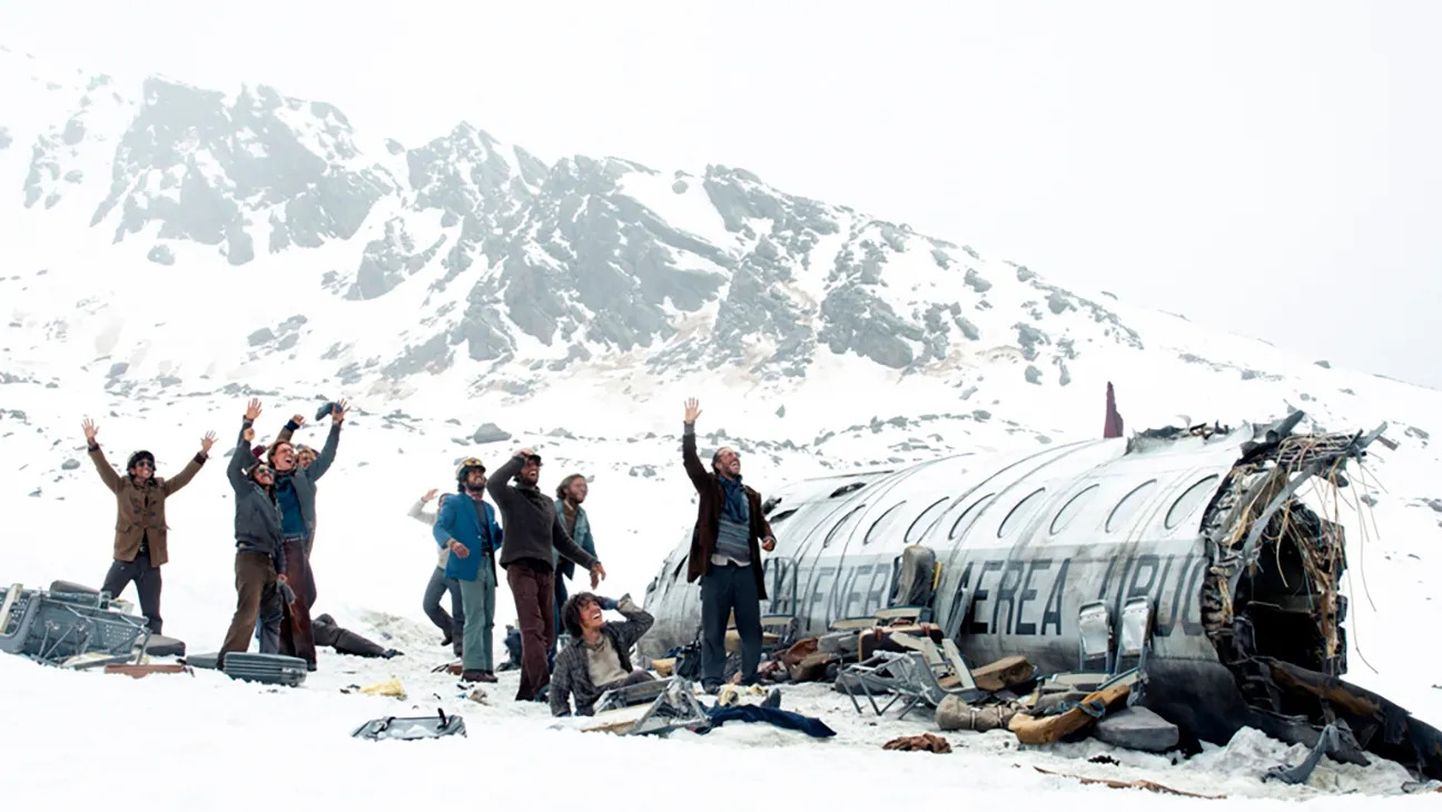4. jaanuaril Netflixi ilmuv «Society of the Snow» jutustab tõestisündinud loo ragbimängijatest, kelle lennuk mägedesse kukkus.