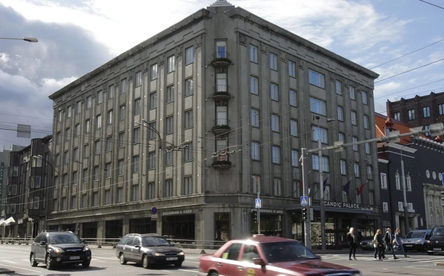 Palace'ist saab tugev nelja tärni hotell.