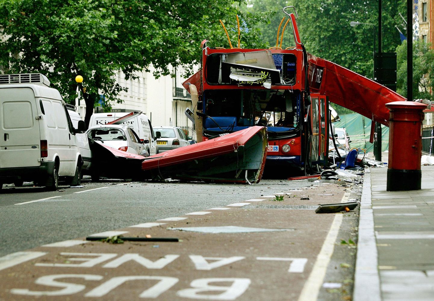 15 aastat tagasi korraldatud nelikrünnakus hukkus 52 inimest, neist 16 kahekordses bussis.