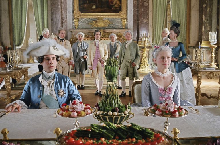 Kaader filmist «Marie Antoinette». Pildil Jason Schwartzman kuningas Louis XVI ja Kirsten Dunst kuninganna Marie Antoinette'ina