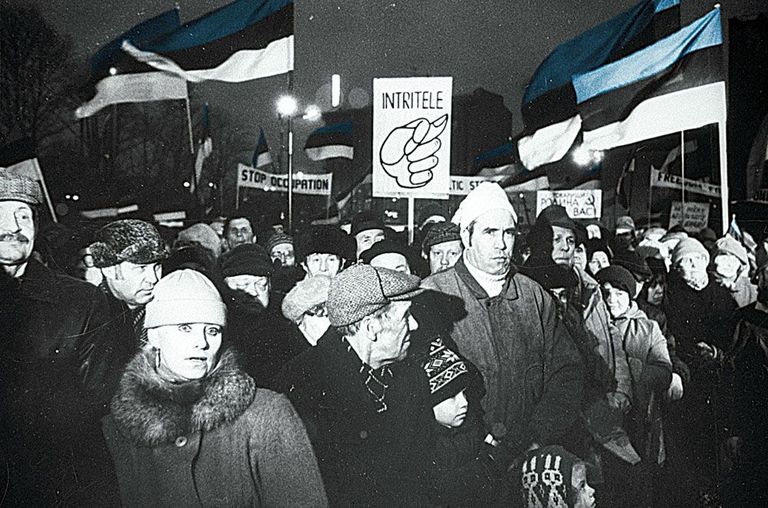 Rahvarinde miiting Vabaduse platsil Eesti NSV Ülemnõukogu valimiste eel 16. märtsil 1990.