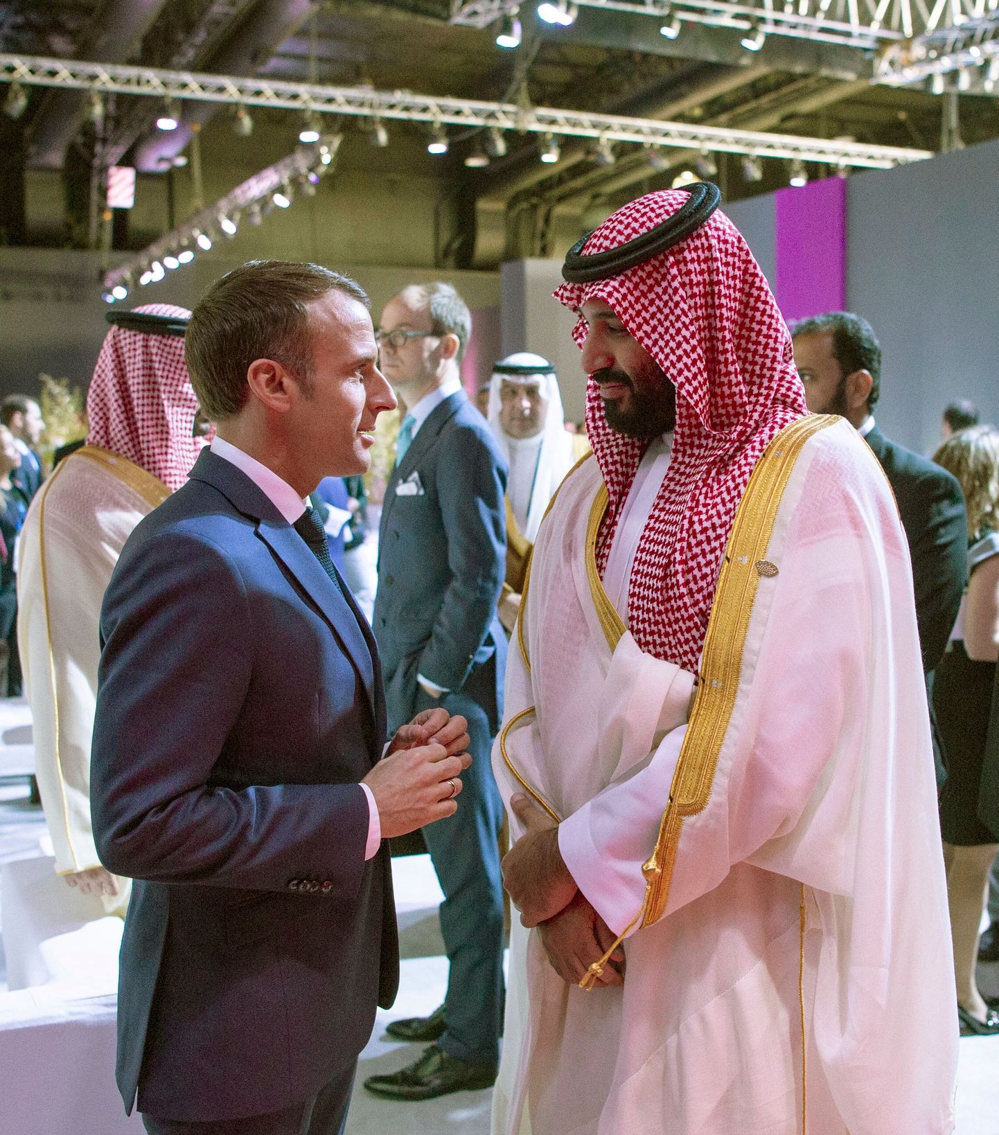 Mohammed bin Salman (paremal) ja Emmanuel Macron.