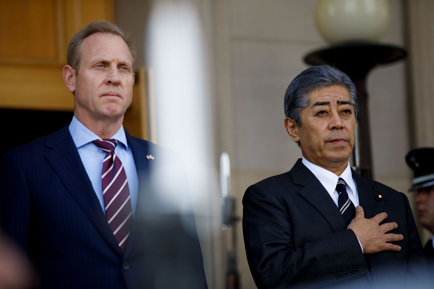 USA kaitseministri kohusetäitja Patrick Shanahan ja Jaapani kaitseminister Takeshi Iwaya kolmapäeval Pentagoni ees.