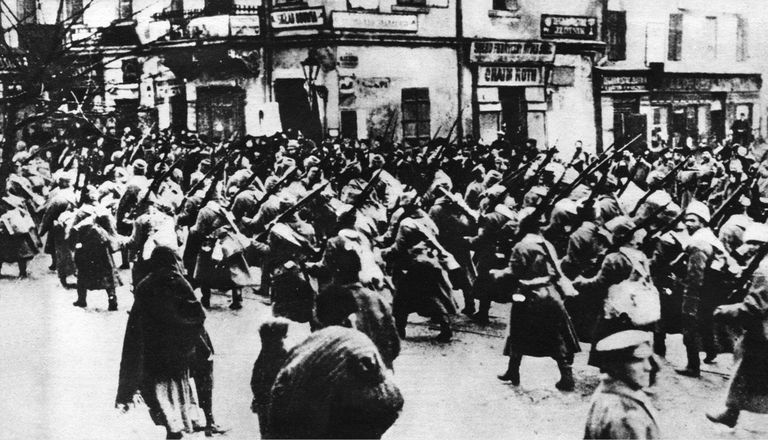 Vene väed Lvivis septembris 1914. Linn oli Austria-Ungari koosseisus olnud Galiitsia ja Lodomeeria kuningriigi pealinn.