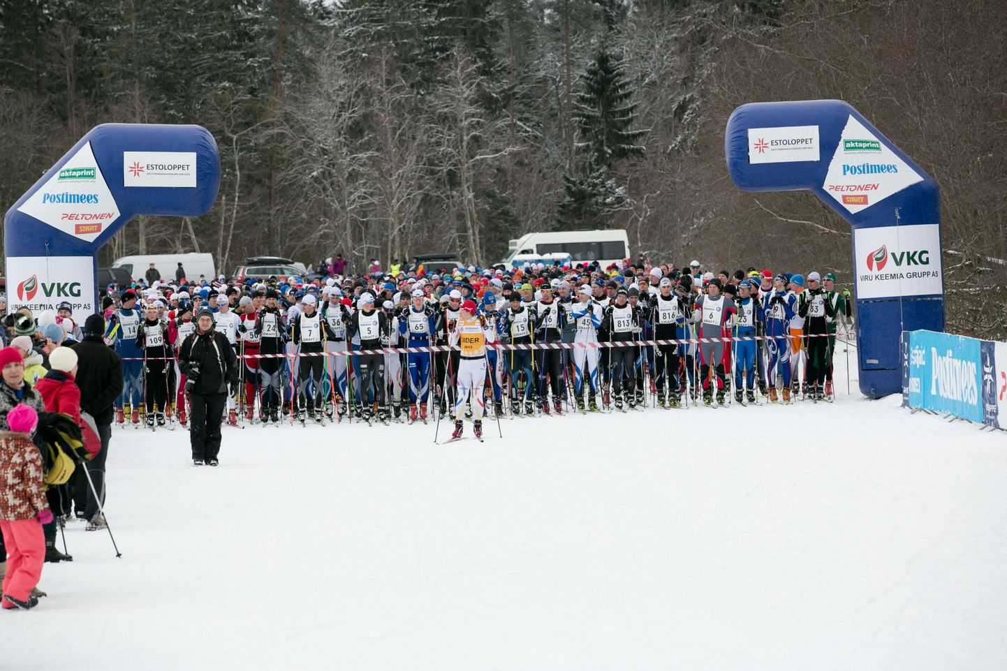 Tamsalu-Neeruti suusamaratoni 46. kilomeetri start.