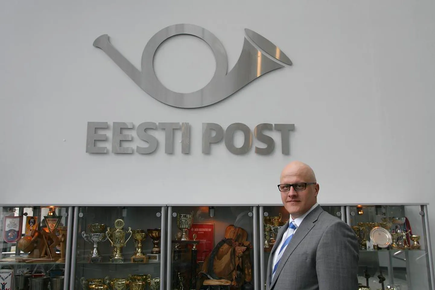 Veebruarist Eesti Posti juhatuse esimehe toolil istuv Aavo Kärmas naudib olukordi, mis panevad tema võimed proovile. «Mulle meeldib asju juhtuma panna,» sõnab ta enda iseloomustuseks.