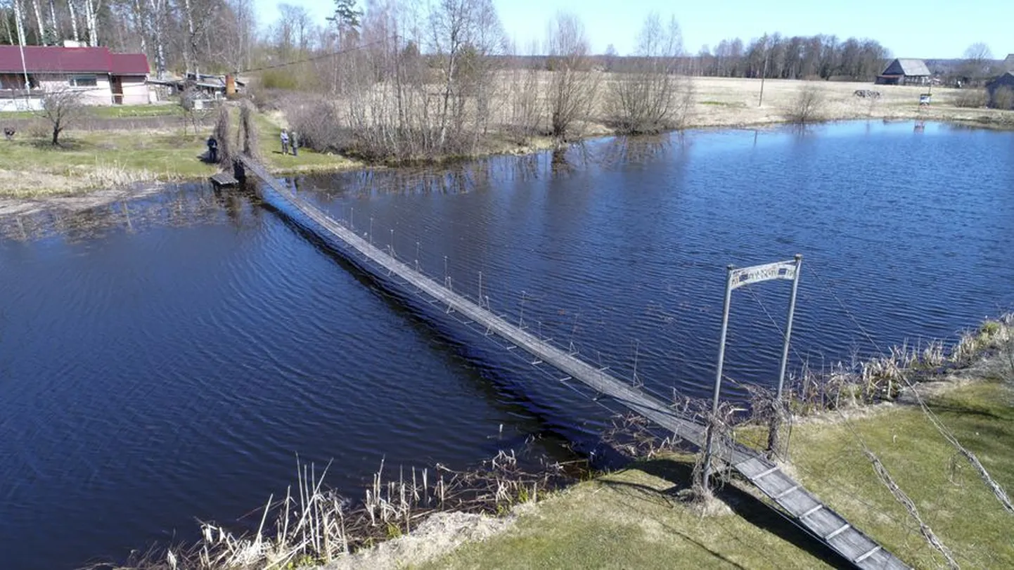 Koolidirektori ehitatud rippsild kestab sajandi