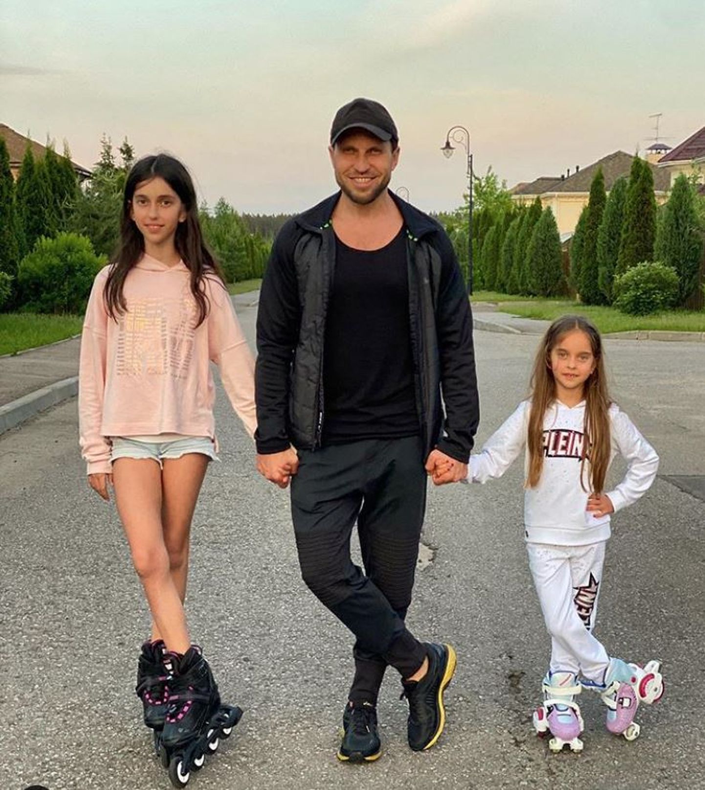 Александр Ревва с дочерьми