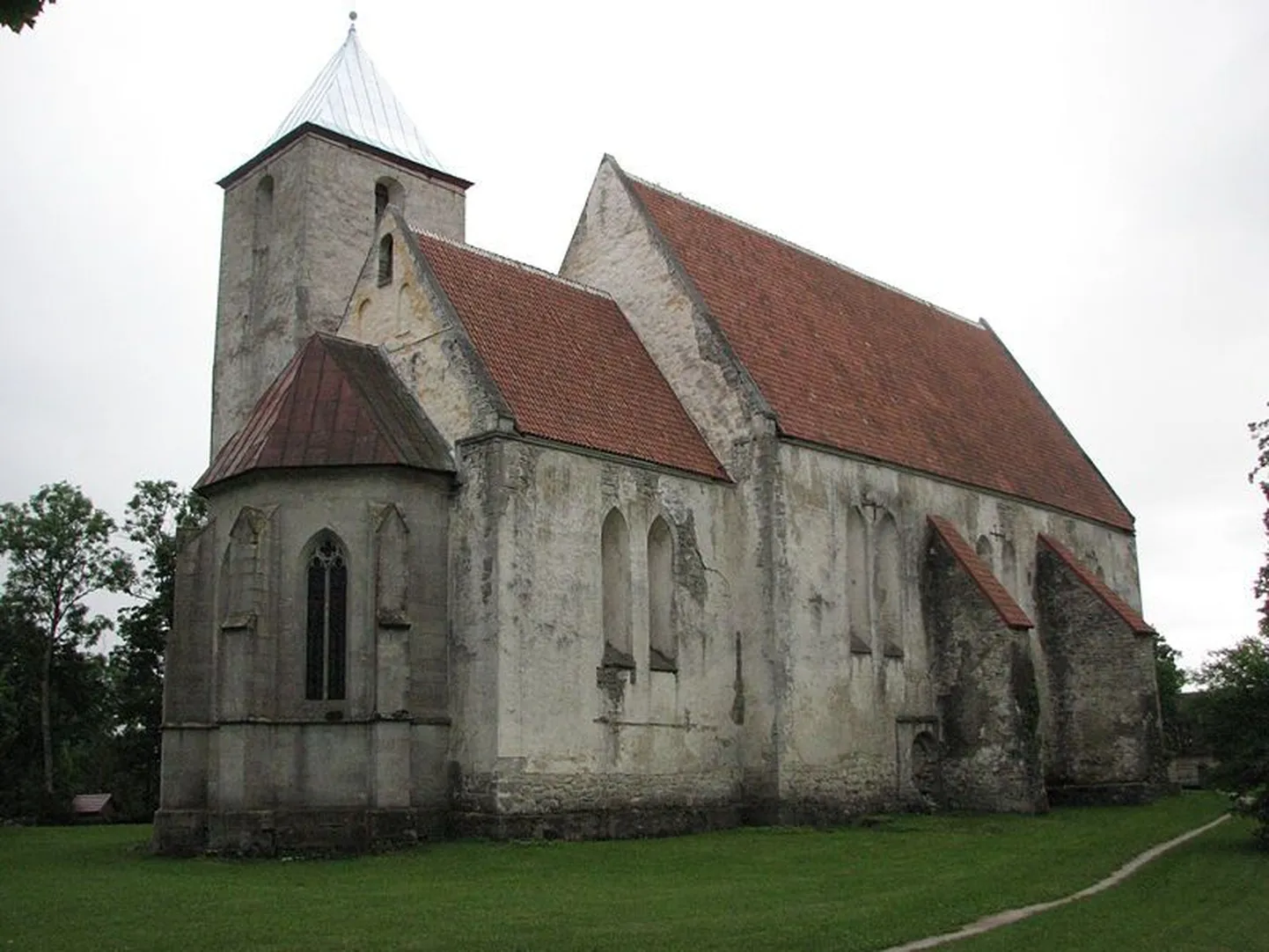 Церковь в местечке Вальяла, рядом с которой нашли могилы.